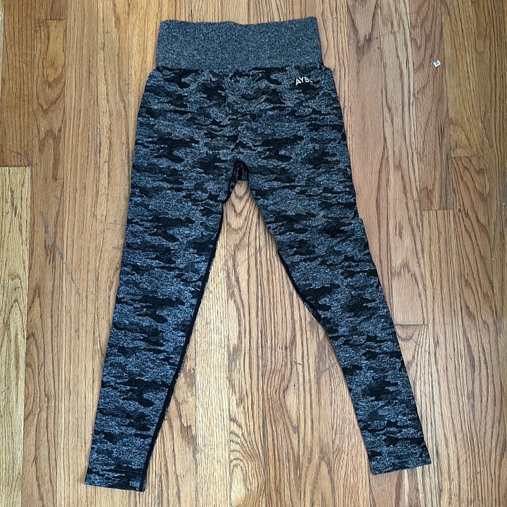 Black camo leggings
